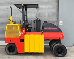 DYNAPAC CP132 Roller right hand view
