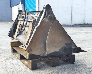 Right side of Daken 4-in-1 bucket